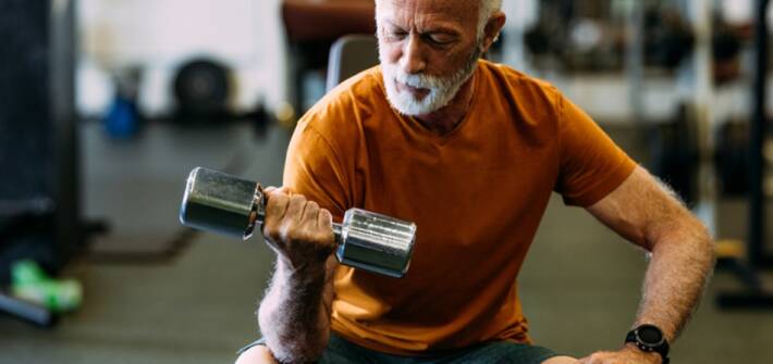 La sedentarietà ci invecchia e la forza non ha una data di scadenza