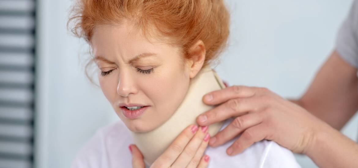 Il collare cervicale dopo un colpo di frusta: sì o no?