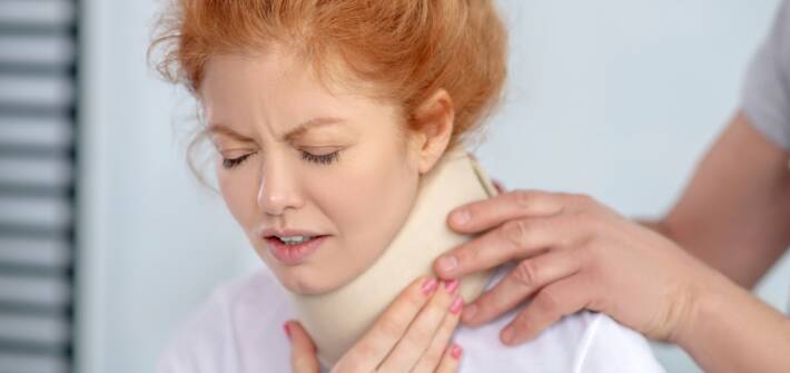 Il collare cervicale dopo un colpo di frusta: sì o no?